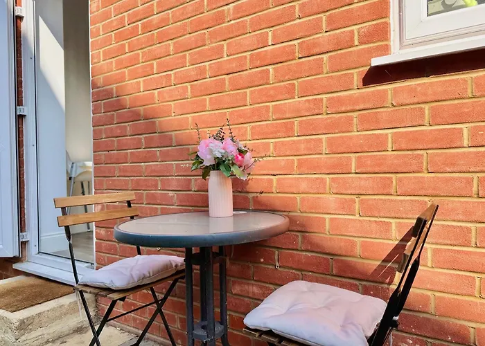 Cosy 1-Bed Flat 30Min To Central London & Parking