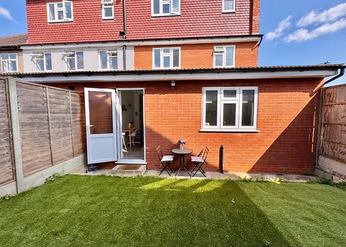 Cosy 1-Bed Flat 30Min To Central London & Parking