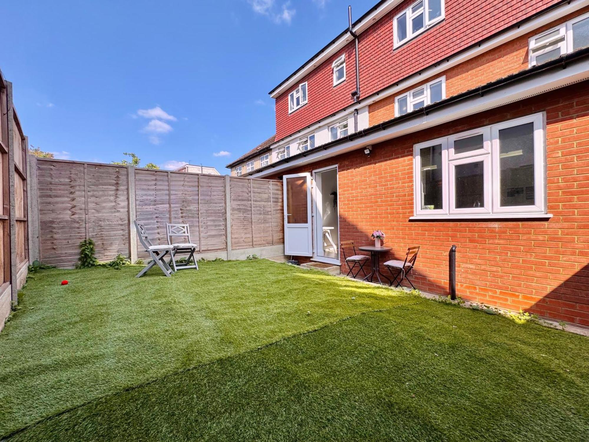 Cosy 1-bed Flat 30min To & Parking Appartement