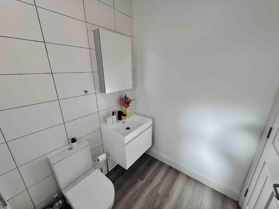 Апартаменты Cosy 1-bed Flat 30min To & Parking *