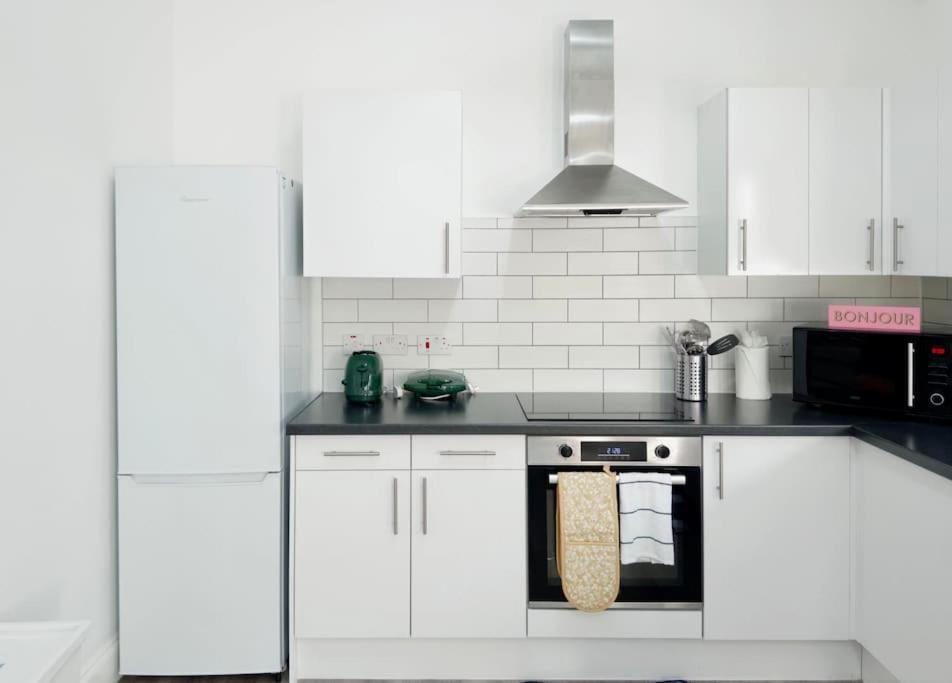 Апартаменты Cosy 1-bed Flat 30min To & Parking *