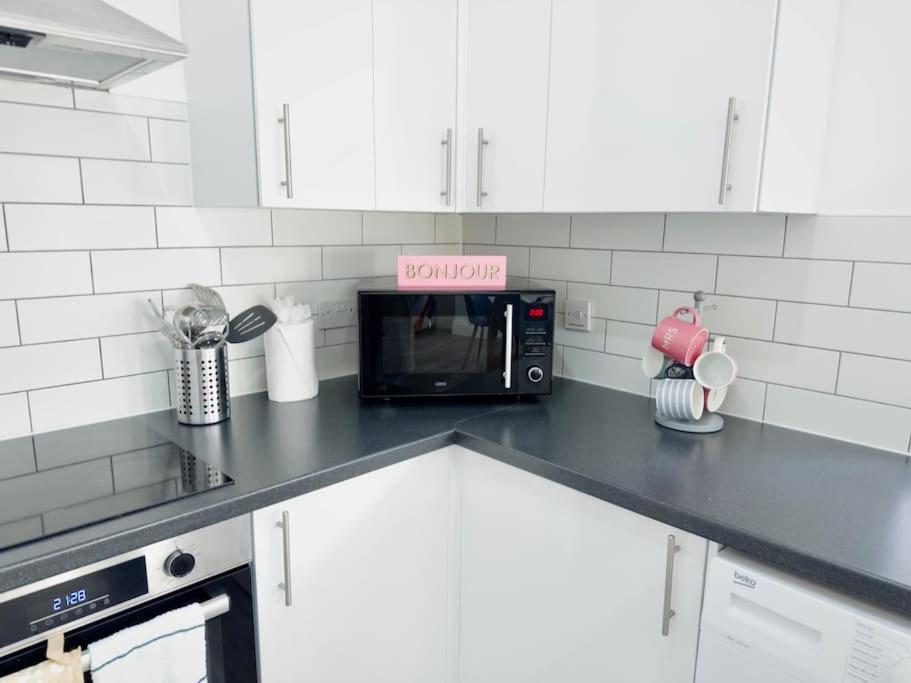Cosy 1-bed Flat 30min To & Parking Апартаменты