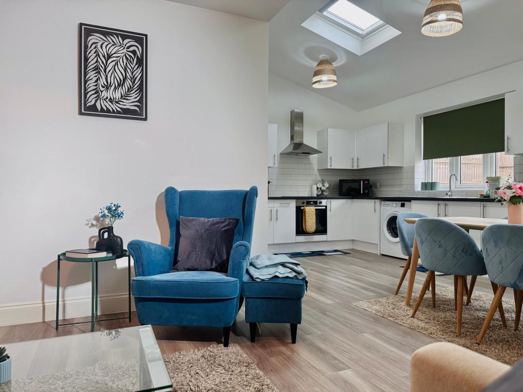 Cosy 1-bed Flat 30min To & Parking Лондон