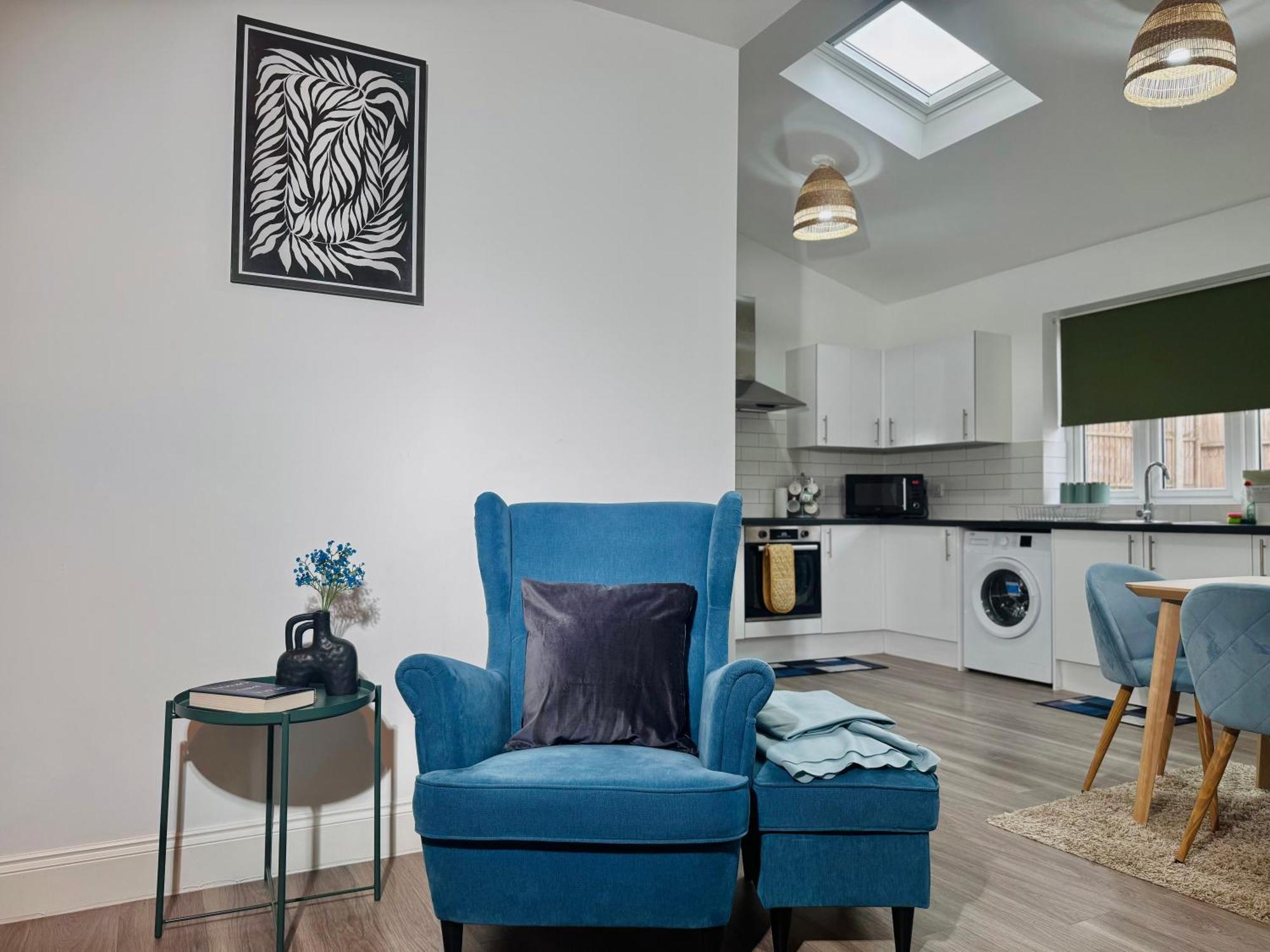 Cosy 1-bed Flat 30min To & Parking Лондон