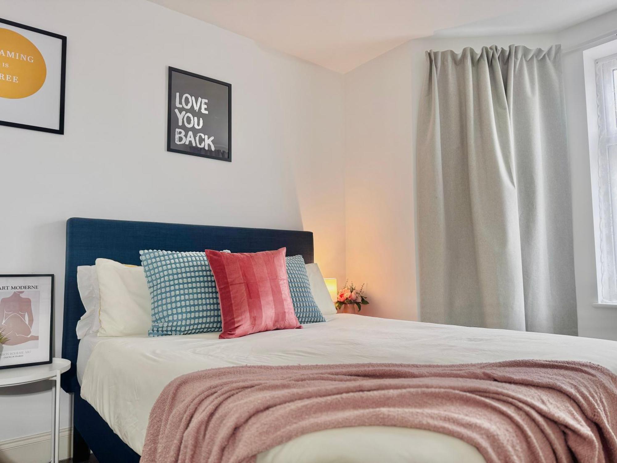 Cosy 1-bed Flat 30min To & Parking Апартаменты