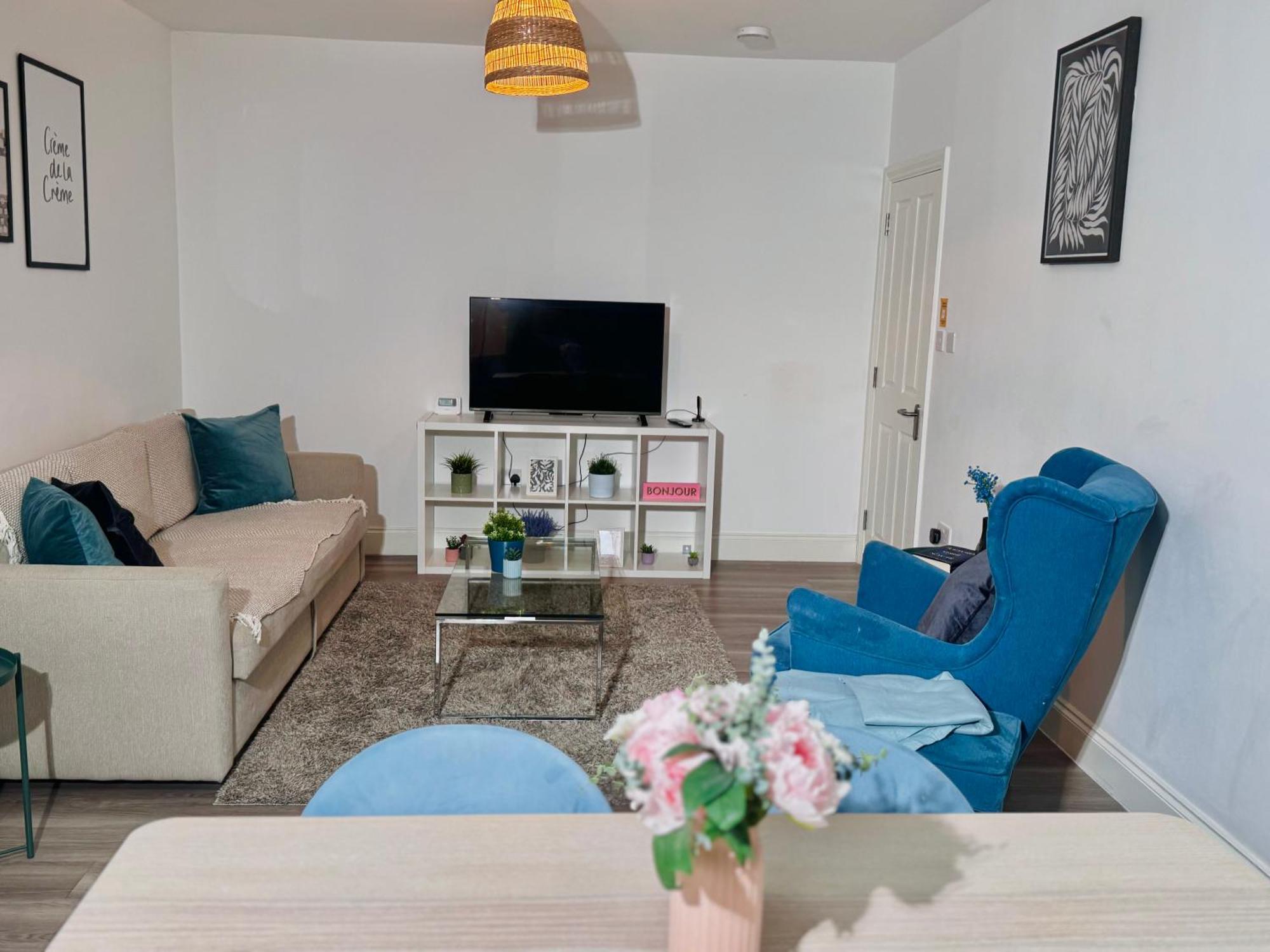 Апартаменты Cosy 1-bed Flat 30min To & Parking